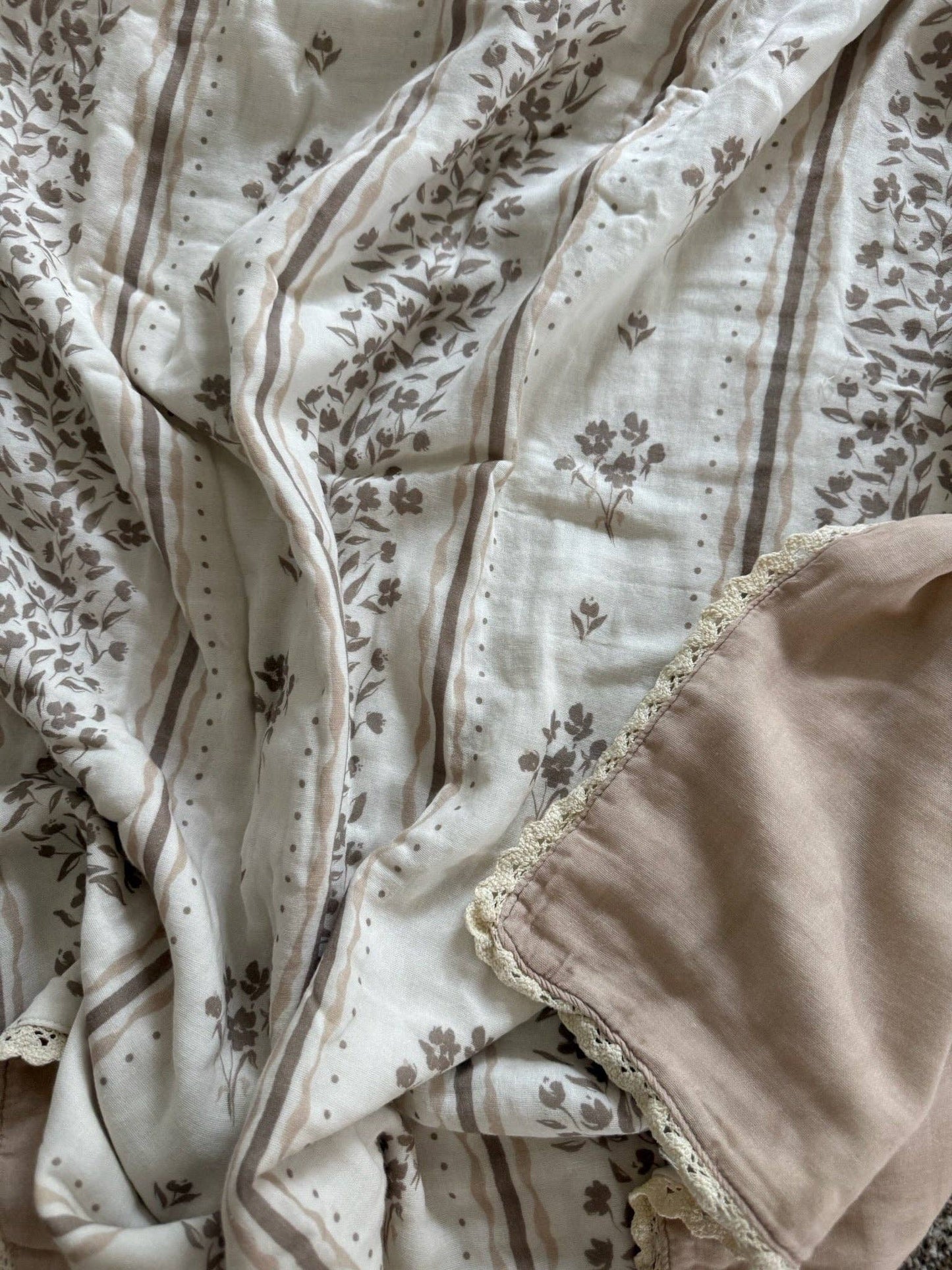 Lettie Floral 6 Layer Gauze Blanket: Lace border