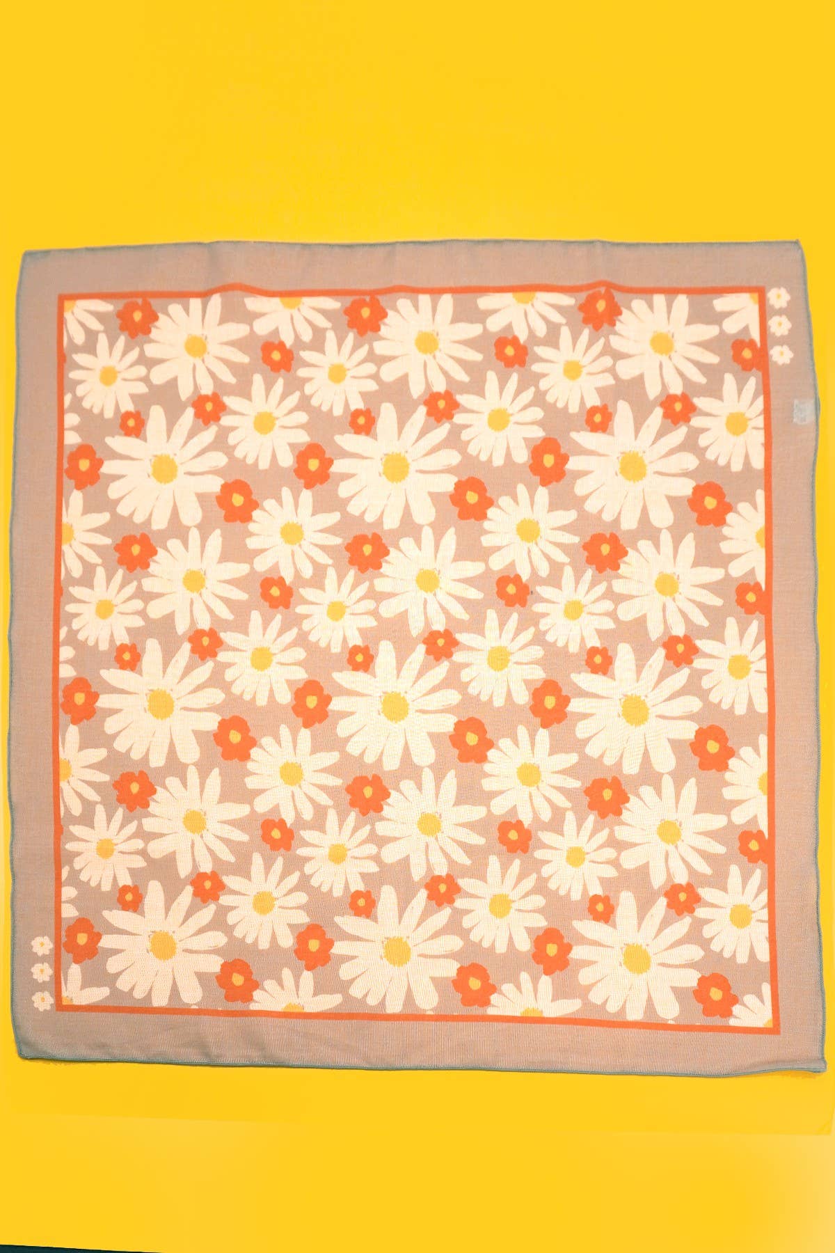 DAISY PRINT SILKY FEELING BANDANA SCARF LU