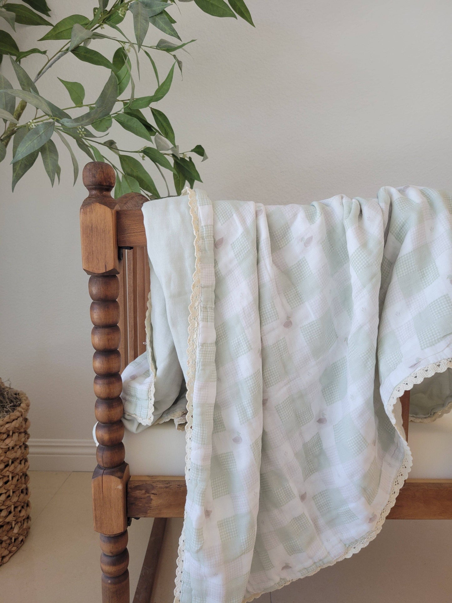 Little Mallard Duck Quilt 6 Layer Gauze Blanket: Lace border