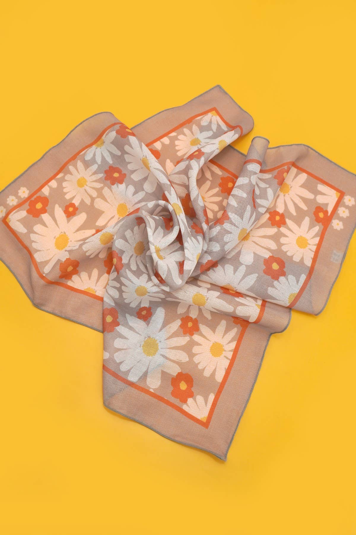 DAISY PRINT SILKY FEELING BANDANA SCARF LU