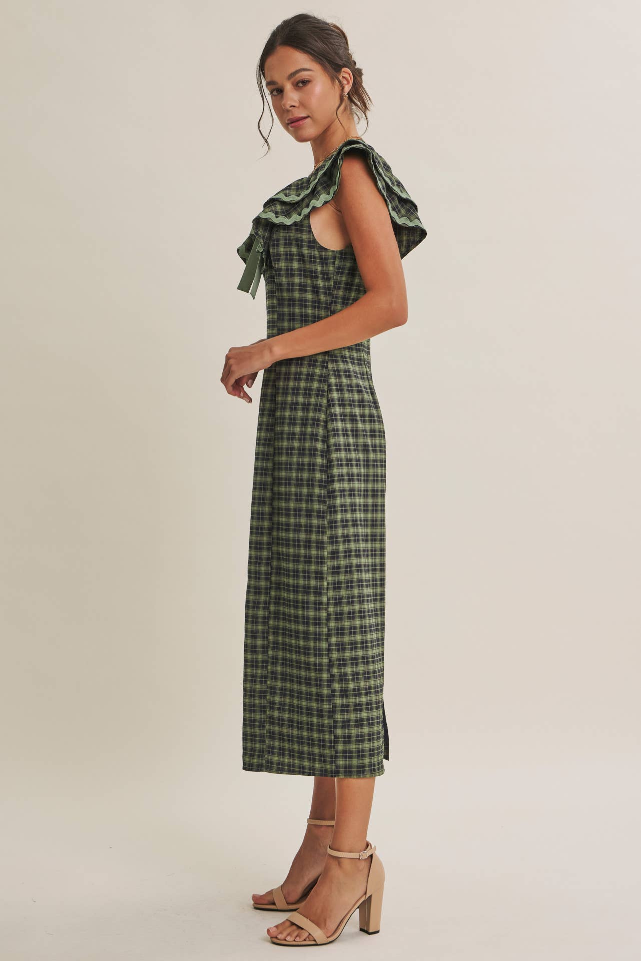 AUTUMN HARVEST RUFFLED PLAID BODY SKIMMING SLIT MIDI DRESS: EVERGREEN NAVY