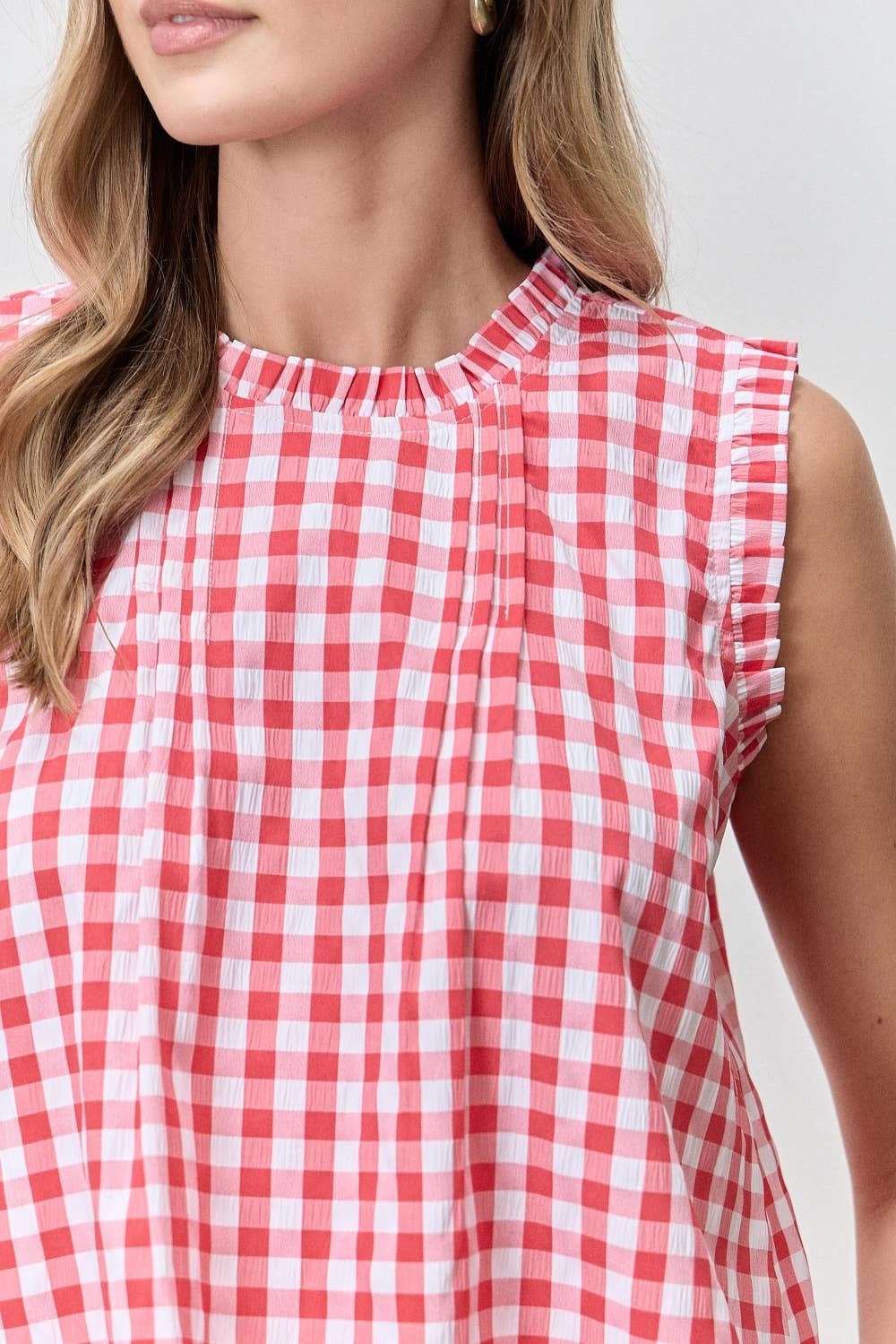 GINGHAM PRINT PINTUCK DETAIL TOP: RED/IVORY