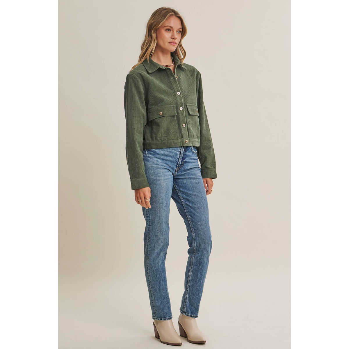 THE WEEKEND ESCAPE COTTON CORDUROY CROPPED JACKET: OLIVE