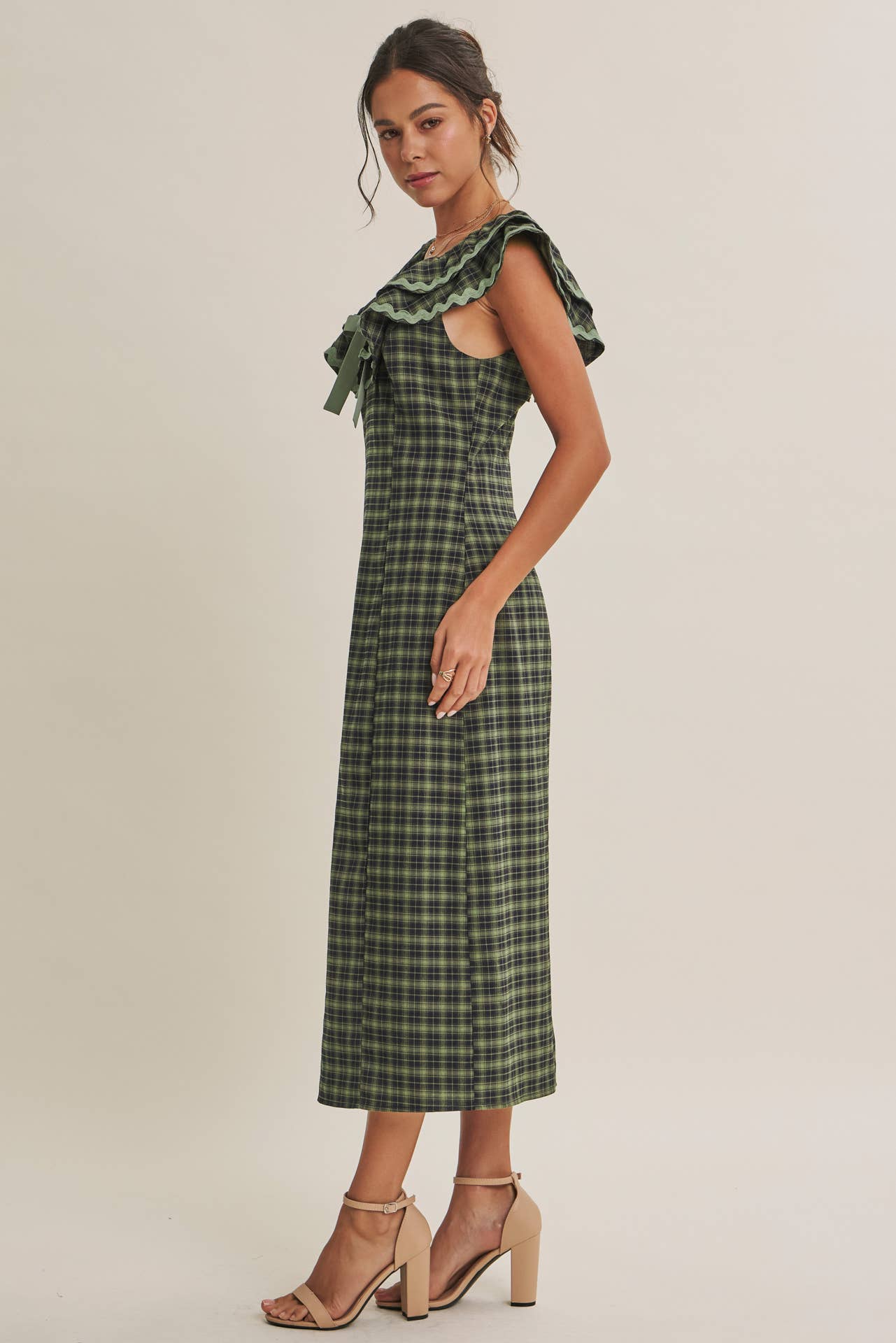 AUTUMN HARVEST RUFFLED PLAID BODY SKIMMING SLIT MIDI DRESS: EVERGREEN NAVY