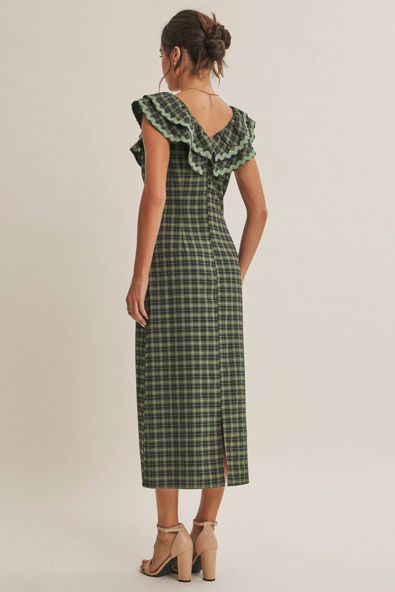 AUTUMN HARVEST RUFFLED PLAID BODY SKIMMING SLIT MIDI DRESS: EVERGREEN NAVY