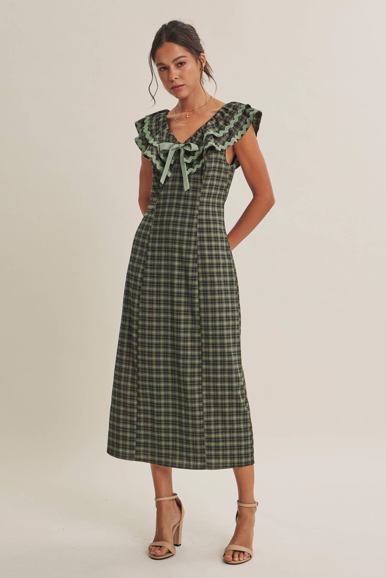 AUTUMN HARVEST RUFFLED PLAID BODY SKIMMING SLIT MIDI DRESS: EVERGREEN NAVY