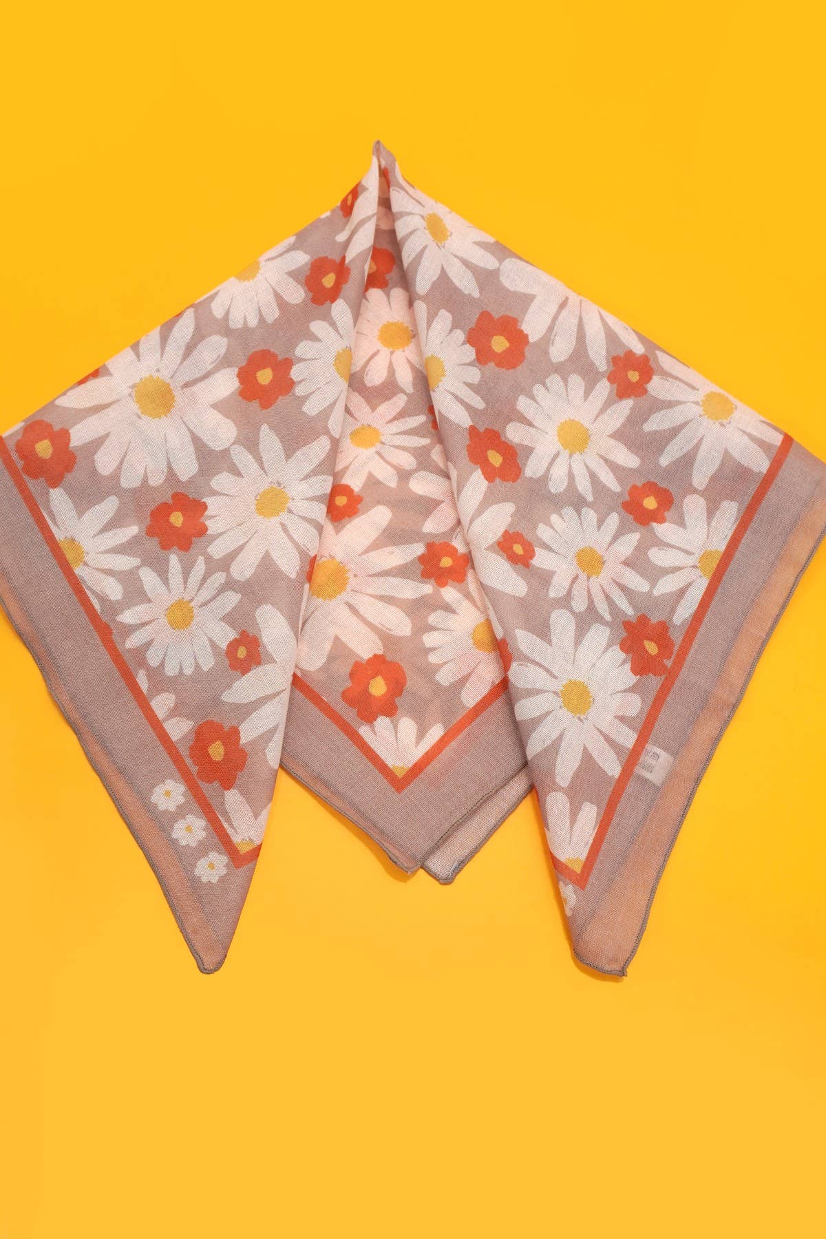 DAISY PRINT SILKY FEELING BANDANA SCARF LU