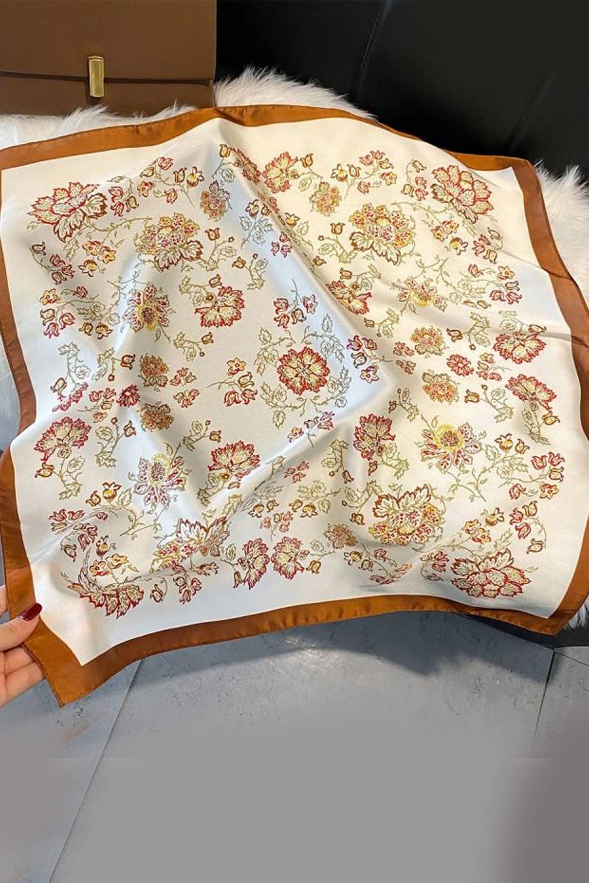 LARGE FLORAL PRINT BANDANA SCARF-BROWN LU