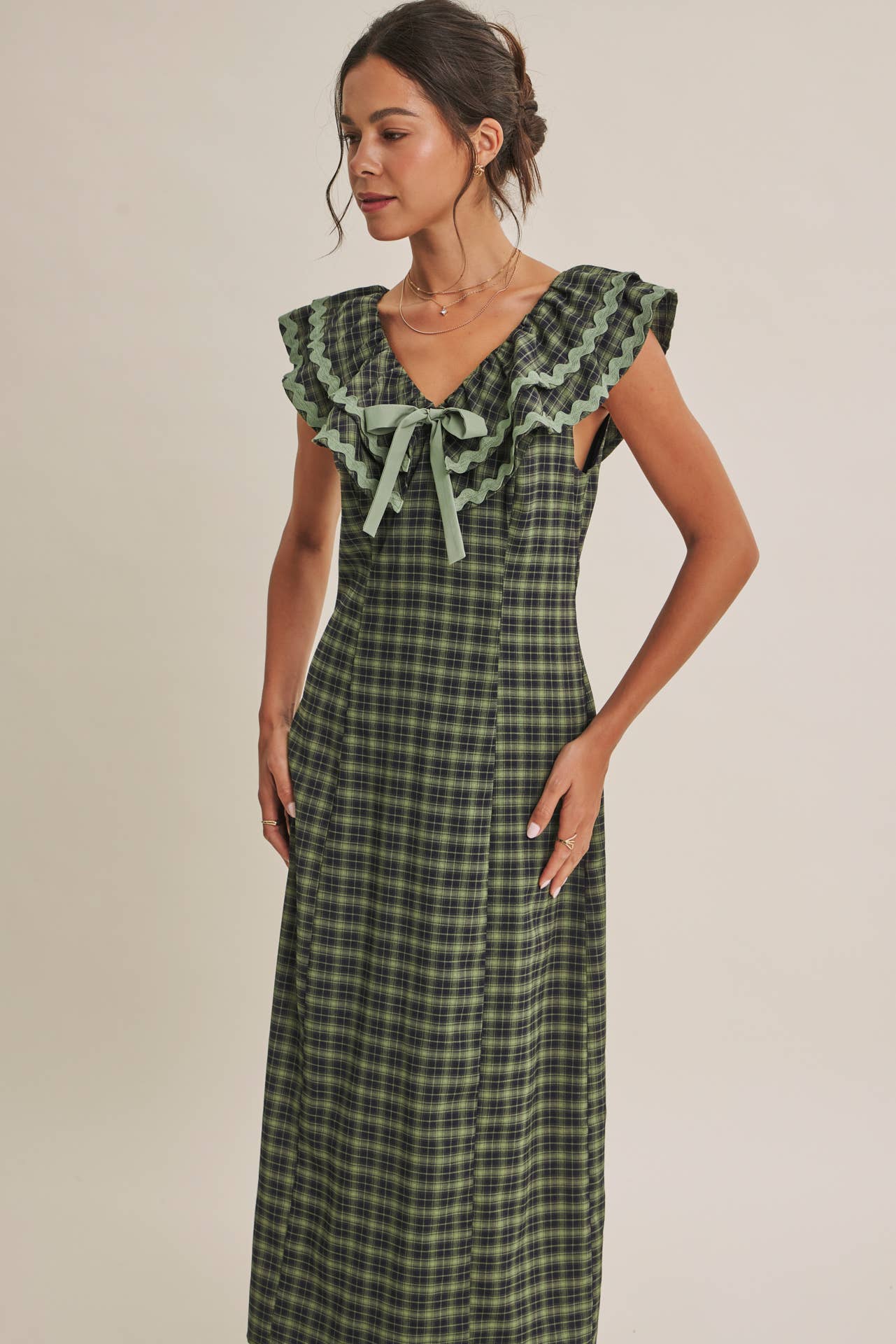 AUTUMN HARVEST RUFFLED PLAID BODY SKIMMING SLIT MIDI DRESS: EVERGREEN NAVY