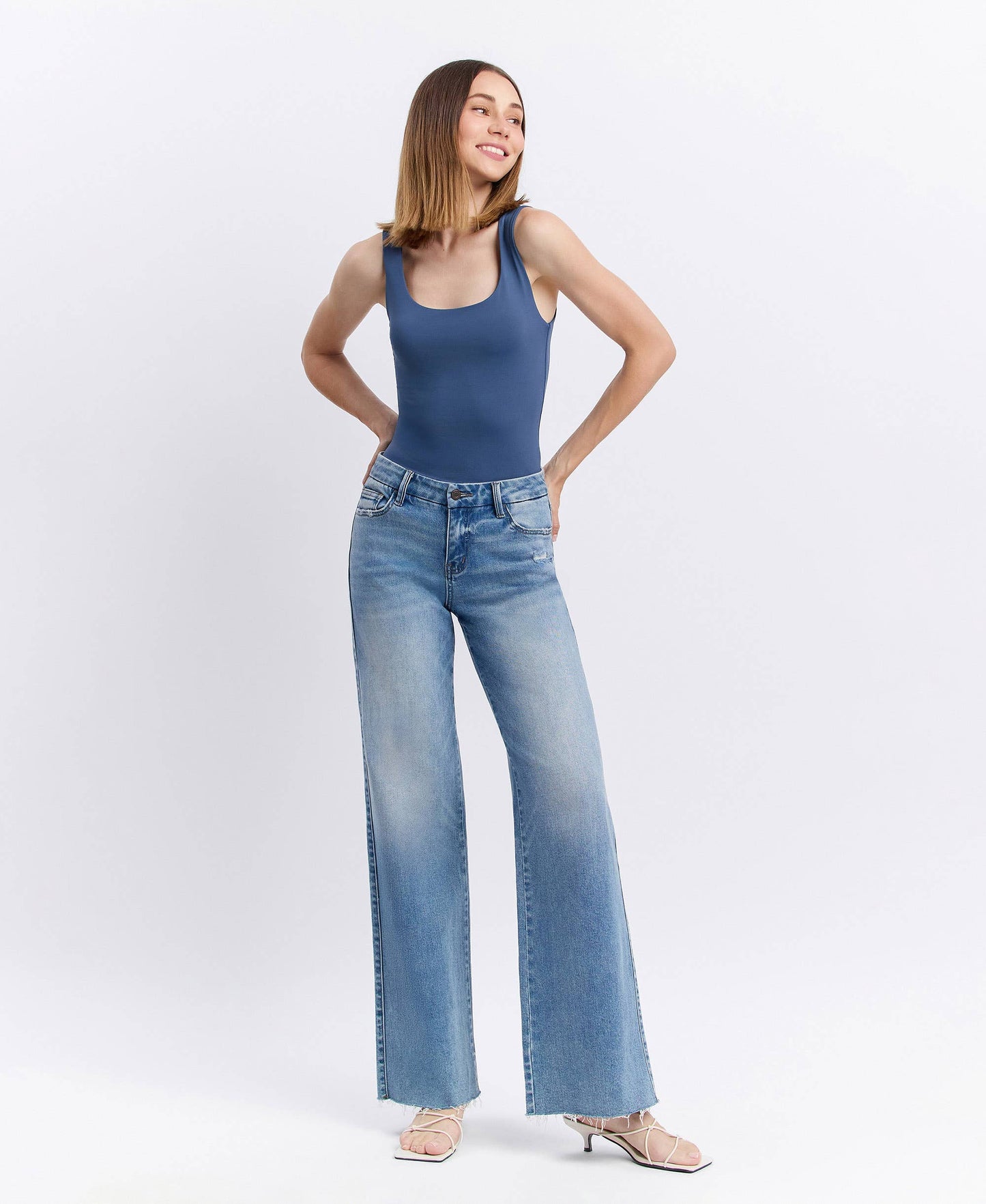 MID RISE CLEAN CUT RAW HEM WIDE JEANS HP