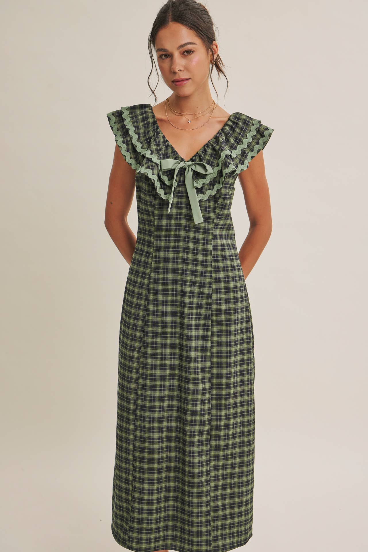 AUTUMN HARVEST RUFFLED PLAID BODY SKIMMING SLIT MIDI DRESS: EVERGREEN NAVY