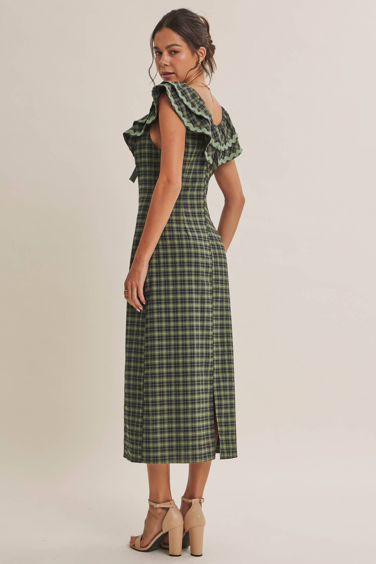 AUTUMN HARVEST RUFFLED PLAID BODY SKIMMING SLIT MIDI DRESS: EVERGREEN NAVY