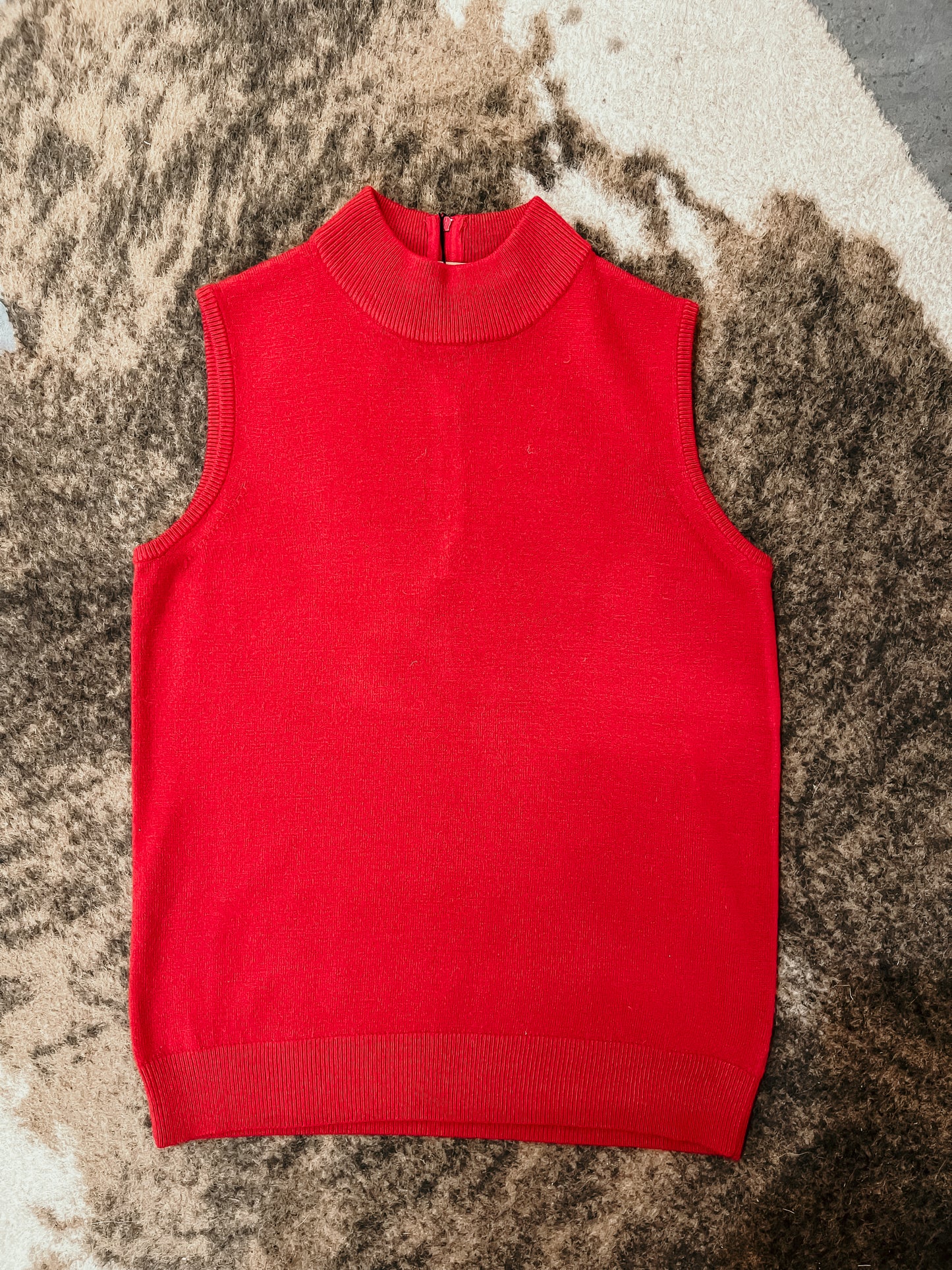 Red Sleeveless Sweater HP