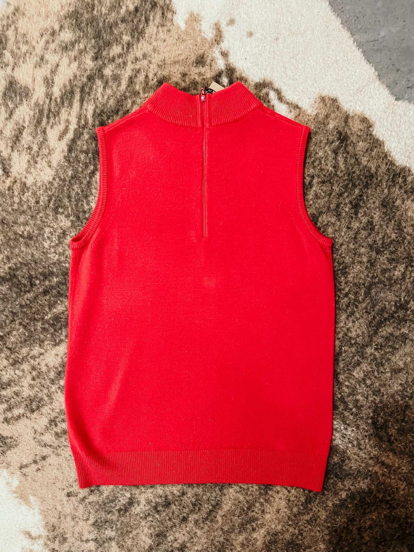 Red Sleeveless Sweater HP