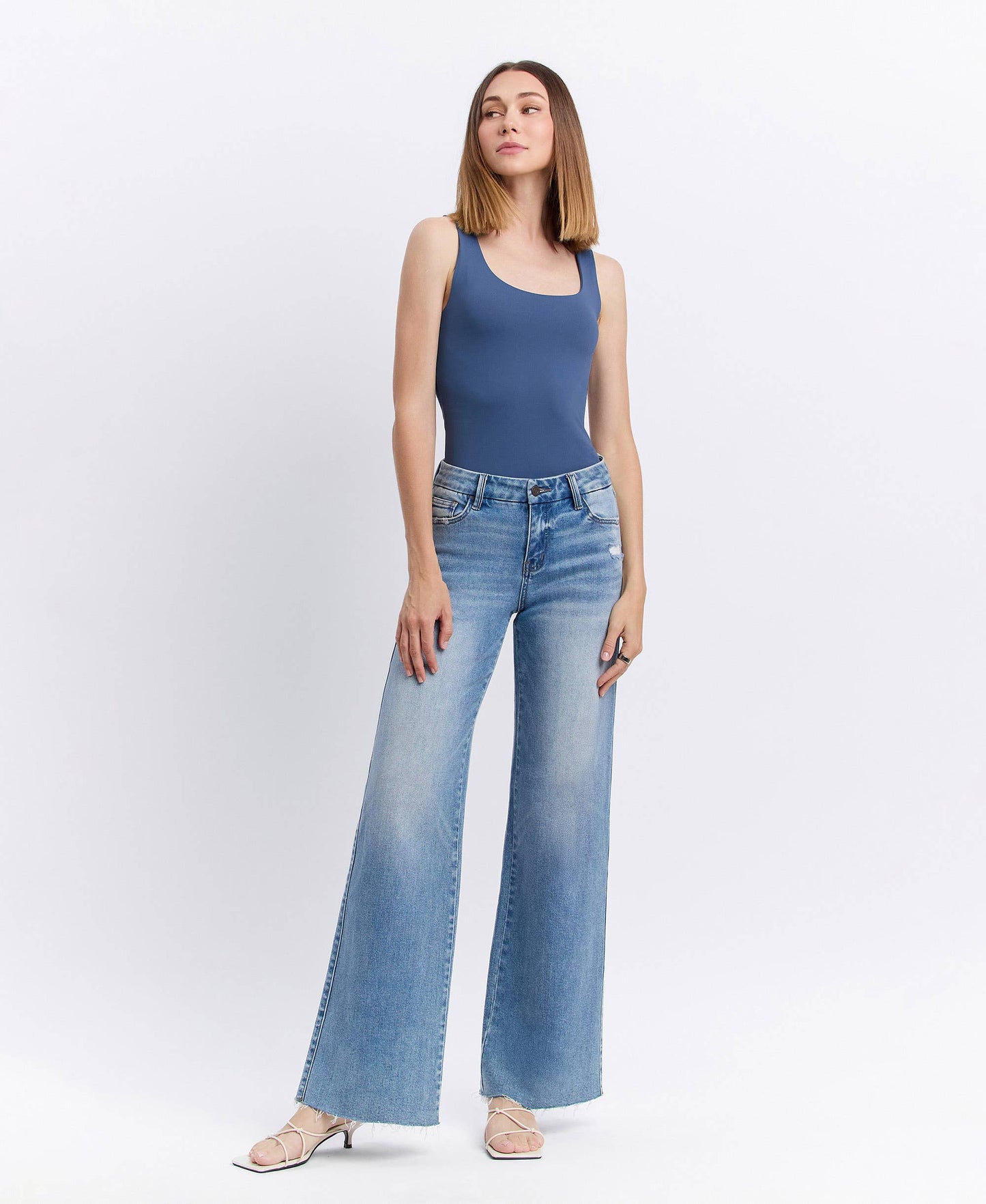 MID RISE CLEAN CUT RAW HEM WIDE JEANS HP