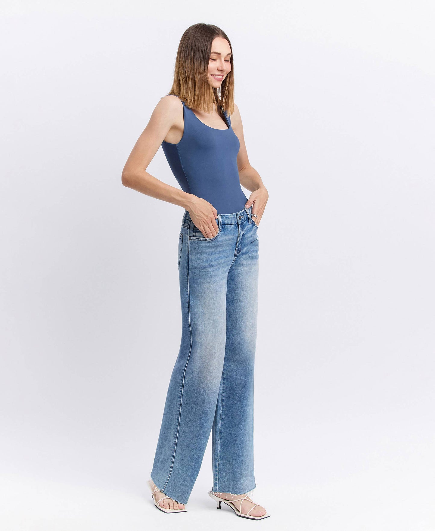 MID RISE CLEAN CUT RAW HEM WIDE JEANS HP