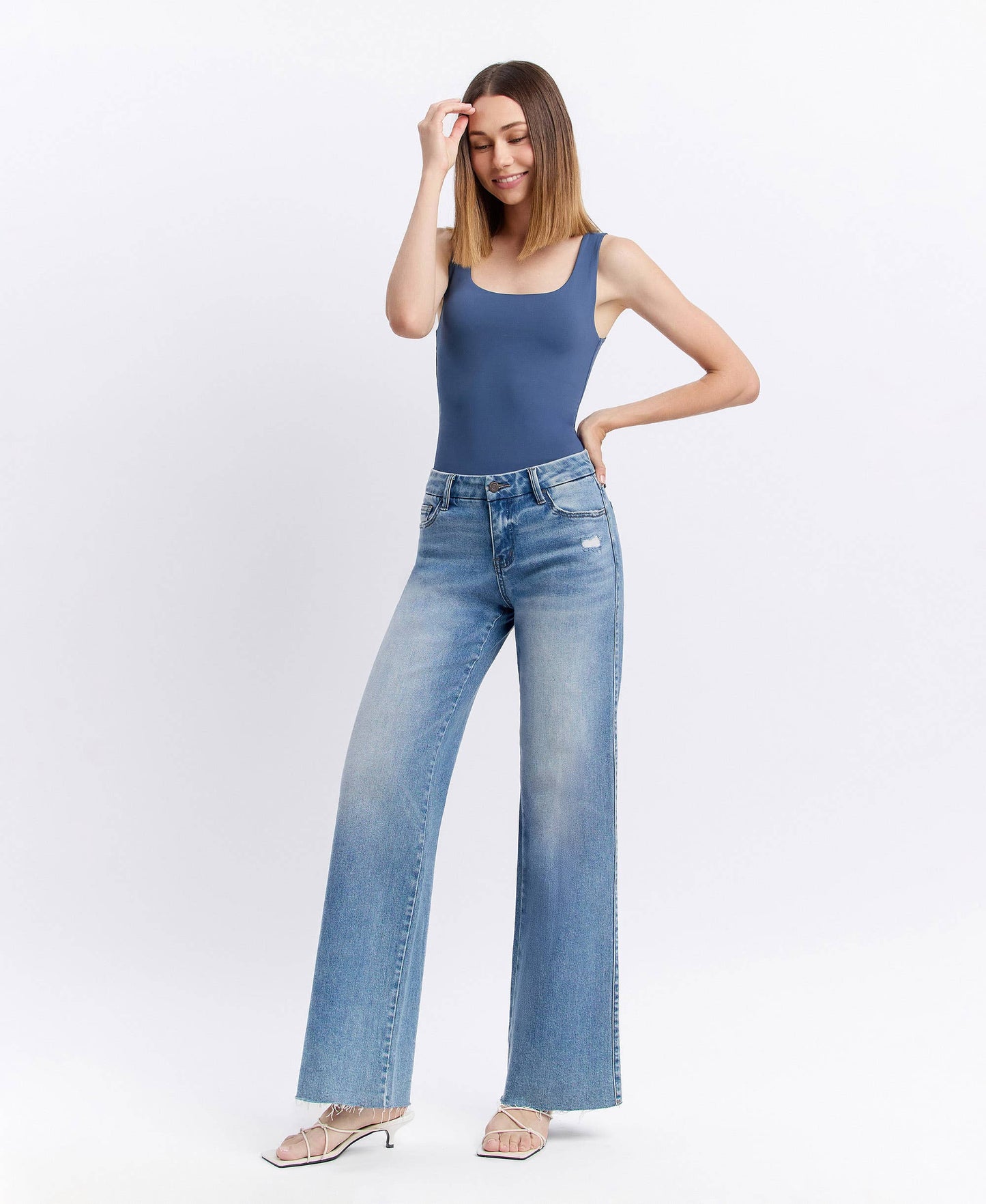 MID RISE CLEAN CUT RAW HEM WIDE JEANS HP