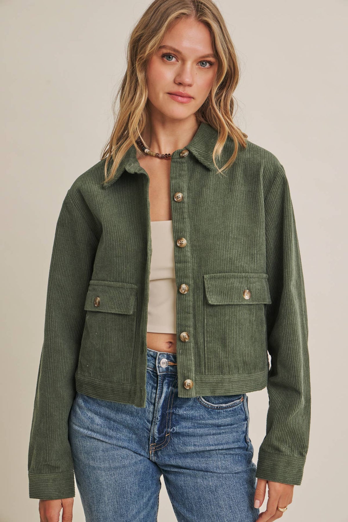 THE WEEKEND ESCAPE COTTON CORDUROY CROPPED JACKET: OLIVE